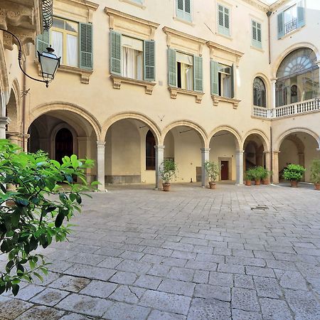 Palazzo Mazzarino Apartment ปาแลร์โม ภายนอก รูปภาพ
